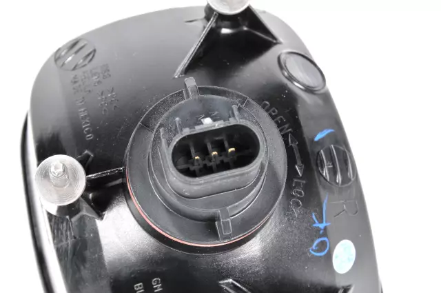 Passenger Side Daytime Running and Parking and Turn Signal Lamp Assembly - GM (15794333)