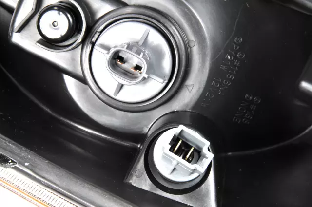 Passenger Side Headlamp Assembly - GM (15888059)