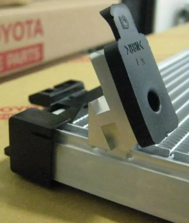 Condenser - Toyota (88460-52130)