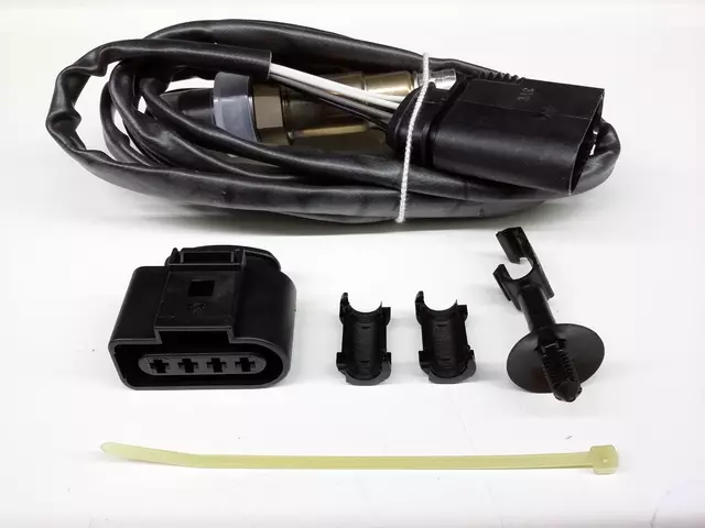 1K0998262 - Electrical: Oxygen Sensor for Volkswagen: Beetle, Cabrio, EuroVan, Golf, Jetta, Passat, Phaeton, Touareg Image