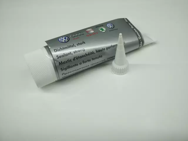 D154103A1 - Engine: Oil Pan Sealer for Volkswagen: Beetle, Passat, Touareg Image