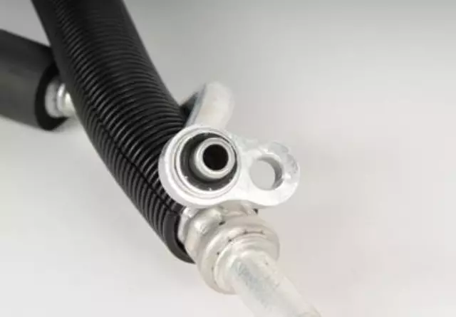 Air Conditioning Compressor and Condenser Hose Assembly - GM (15250411)