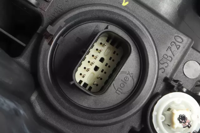 Driver Side Headlamp - GM (84826667)