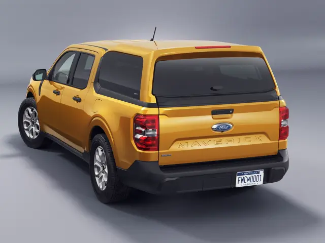 VNZ6Z99501A42AG - Exterior: Cyber Orange 3C Snugtop Sport Bed Cap for Ford: Maverick Image