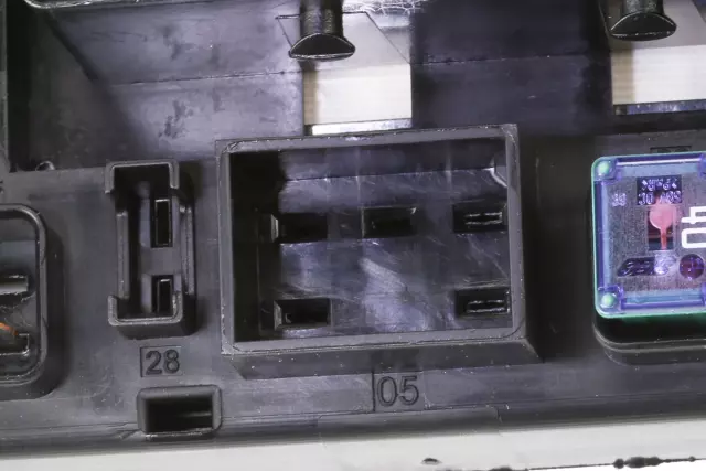 Rear Body Fuse Block - GM (13379016)