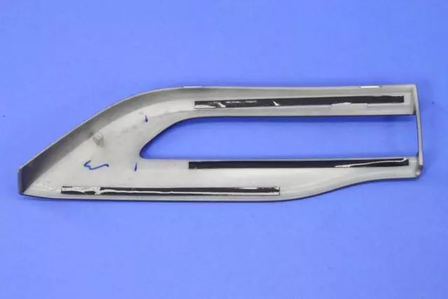 Tail Lamp Bezel Kit, Right - Mopar (68219800AC)