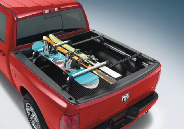 Ski/snowboard Carrier Kit - Mopar (TCS92725)