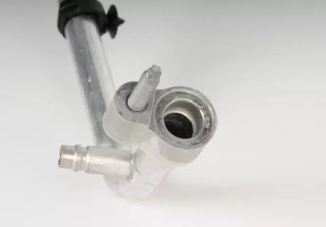 Air Conditioning Compressor and Condenser Hose Assembly - GM (22706800)