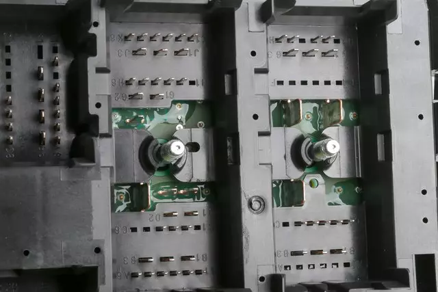 84080469 - : Engine Wiring Harness Junction Block for Chevrolet: Equinox | GMC: Terrain Image