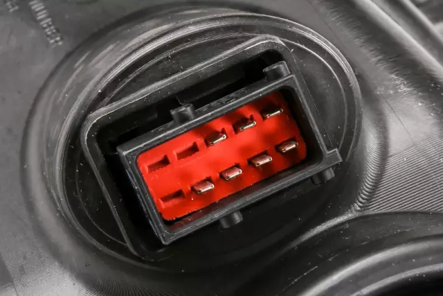 Passenger Side Headlamp Assembly - GM (92245553)