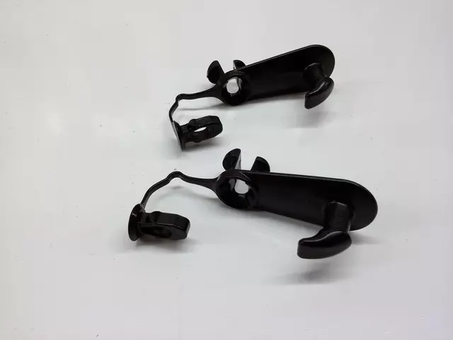 Floor Mat Clip - Toyota (08210-00820)