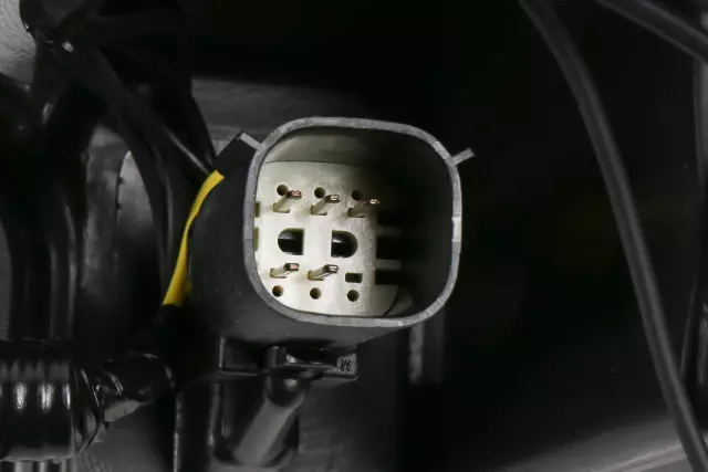 Passenger Side Headlamp - GM (84630990)