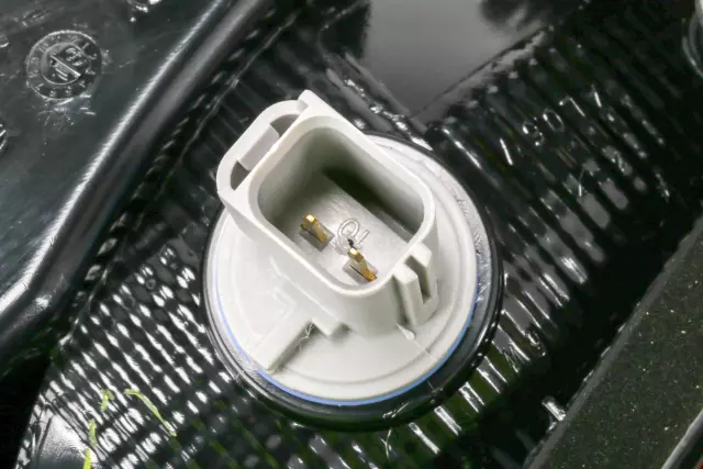 Rear Driver Side Combination Lamp - GM (84341669)