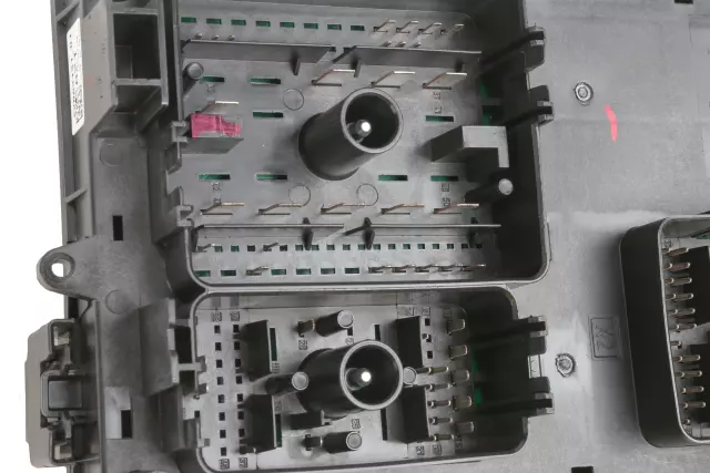 22863131 - : Part# 22863131 Engine Wiring Harness Junction Block for Cadillac: SRX Image