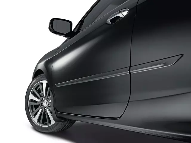 8P05T3L1C0 - Exterior: Body Side Molding for Honda Image