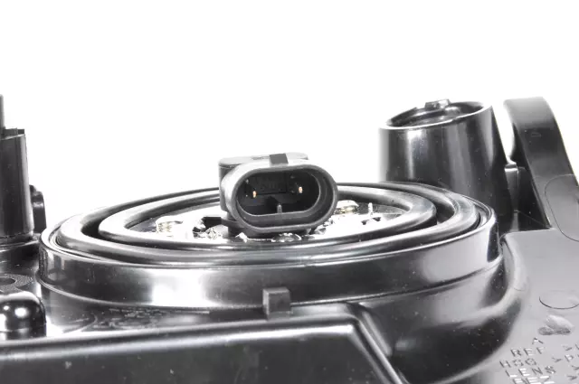 GM Genuine Parts Passenger Side Headlamp - GM (10396912)