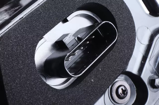 Passenger Side Tail Lamp - GM (85133321)