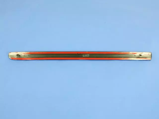 HM26SJ3 - Body: Side Molding for Chrysler: Grand Voyager, Voyager | Dodge: Caravan, Grand Caravan Image