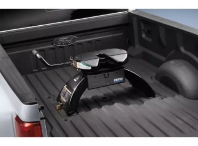 PC3Z19D520B - : Hitch Kit - 5th Wheel - 27, 500 Lbs for Ford: F-250 Super Duty, F-350 Super Duty, F-450 Super Duty Image