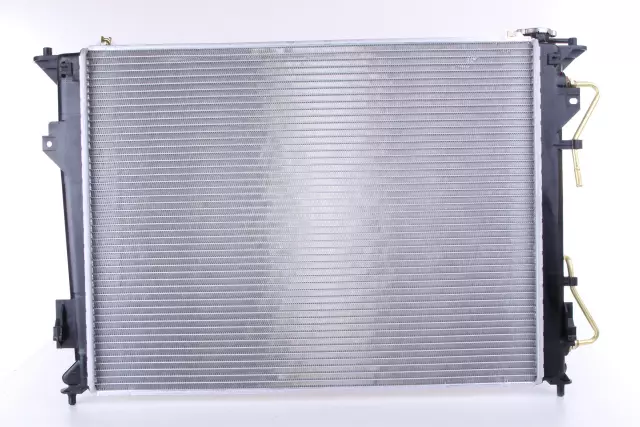 67508 - : Radiator w/Integrated Transmission Oil Cooler - Replaces HYUNDAI 253103L240, 253103K280, 253103L240 for NISSENS Image