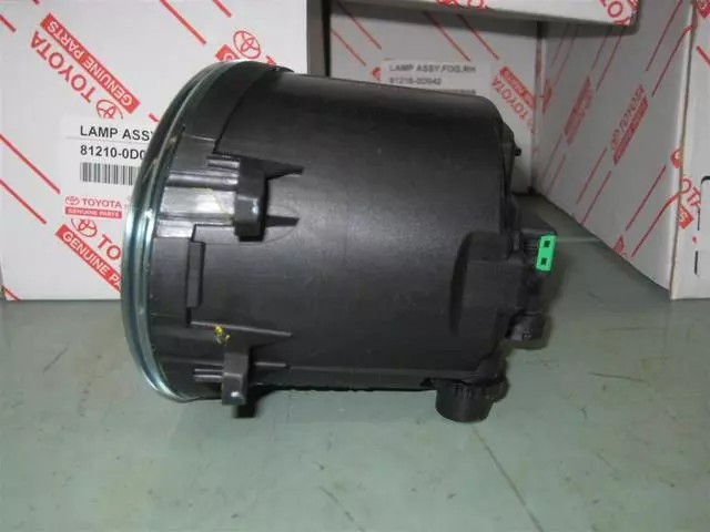 Fog Lamp Assembly - Toyota (81210-0D042)