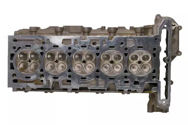 Engine Cylinder Head - GM (19206641)