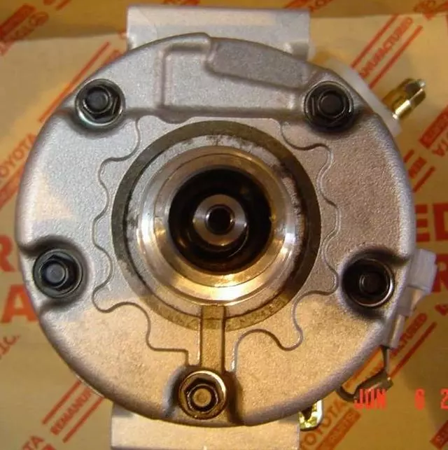 Compressor - Toyota (88320-33140-84)