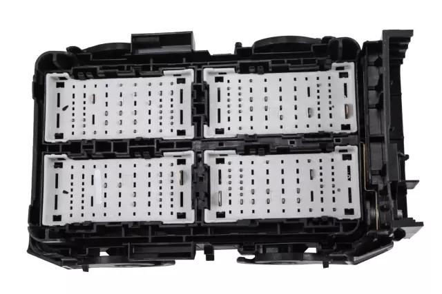 Part# 84533822 Engine Wiring Harness Junction Block - GM (84533822)