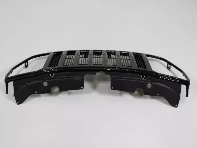 5KH101BVAD - Exterior Ornamentation: Radiator Grille for Jeep: Liberty Image
