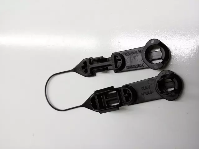 Hinge Assembly Retainer - Volkswagen (1Q0-825-960-C)