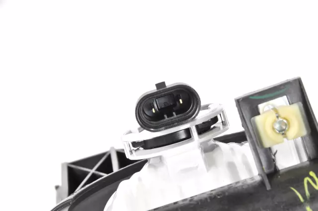 15190984 - Electrical: Fog Lamp Assembly for GMC: Sierra 1500, Sierra 1500 HD, Sierra 2500, Sierra 2500 HD, Sierra 3500 Image