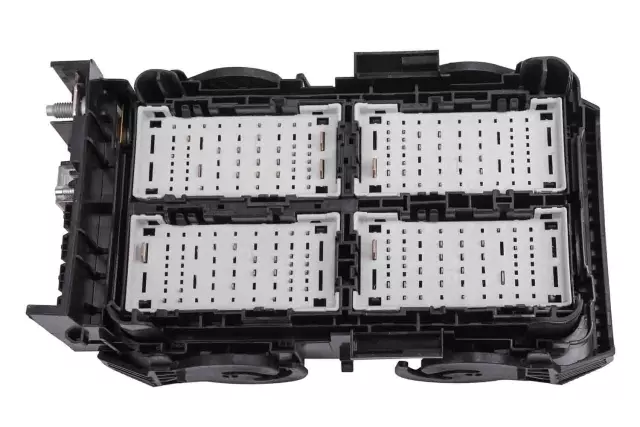 Part# 26212085 Engine Wiring Harness Junction Block - GM (26212085)