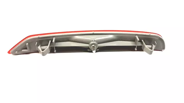 REFLECTOR PASSENGERS SIDE REAR LOWER - Subaru (84281SC000)