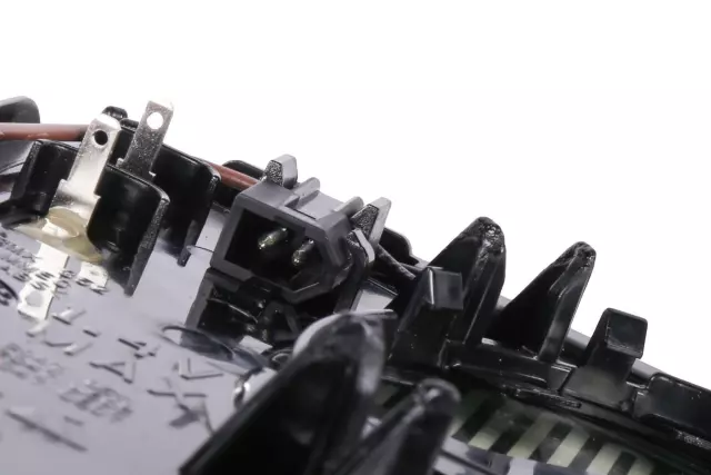 Driver Side Door Mirror Glass - GM (23439616)