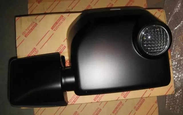 2010-2014 Toyota FJ Cruiser - Door Mirror Right - Toyota (87910-35A40)