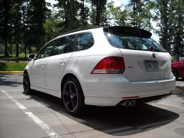 Rear Valance Left Exhaust Exit - Primer - Volkswagen (1K9-071-610-GRU)