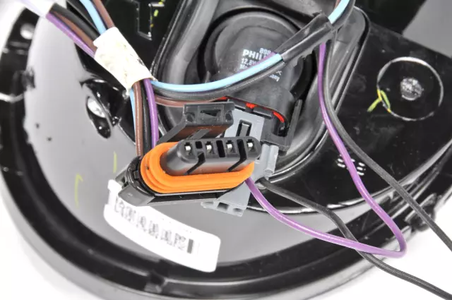 Passenger Side Front Parking, Turn Signal, and Fog Lamp - GM (15852222)