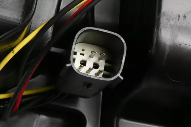 Passenger Side Headlamp - GM (84707373)