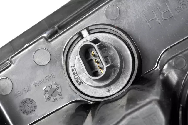 Part# 22886834 Passenger Side Headlamp Assembly - GM (22886834)