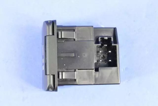 Inverter Power Outlet - Mopar (68210311AB)