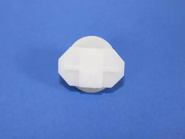 Clip - Mopar (5166536AA)