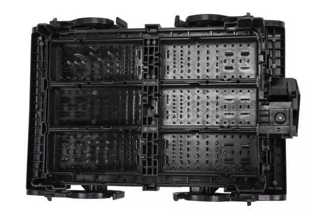 Fuse & Relay Box - GM (84378110)