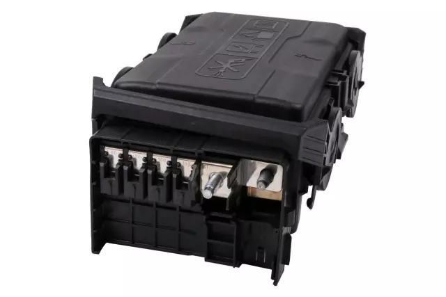 Engine Wiring Harness Junction Block - GM (84429948)
