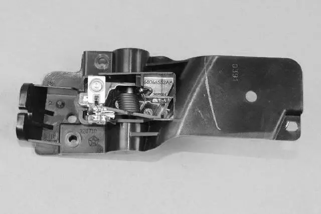 Door Interior Handle, Right - Mopar (68066552AB)