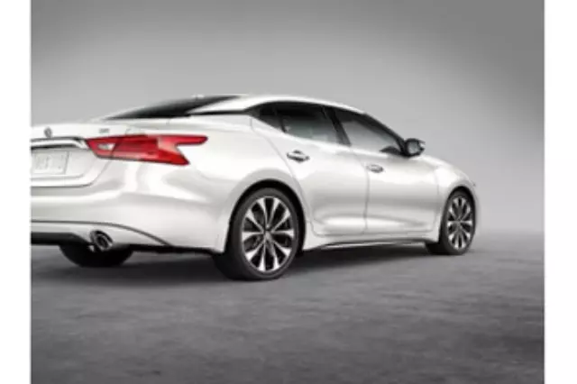 T99G24RA0A - : Rocker Panel Molding QAB - Pearl White TriCoat for Nissan: Maxima Image