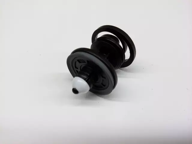 Door Trim Panel Clip - Volkswagen (7L6-868-243)