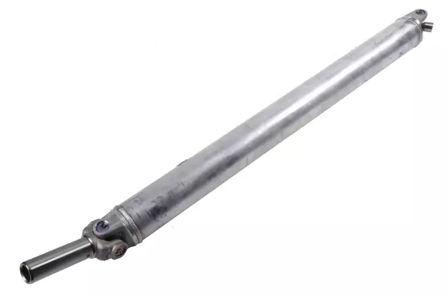 84202534 - Universals &amp; Rear Axle: Drive Shaft for GM Image