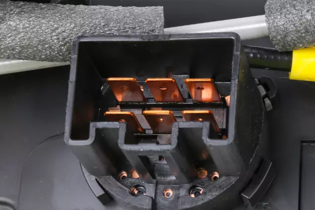 Heating and Air Conditioning Control Panel with Cables - GM (42620151)