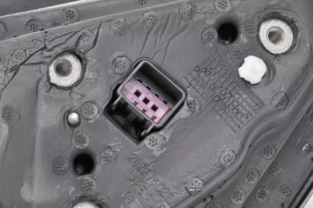 Passenger Side Door Mirror Kit with Housing and Cover - GM (19258657)