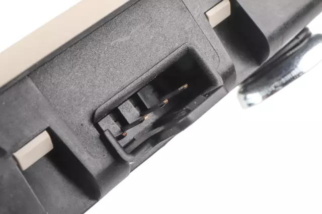 Beige Rear Seat Center Courtesy Lamp - GM (84490374)